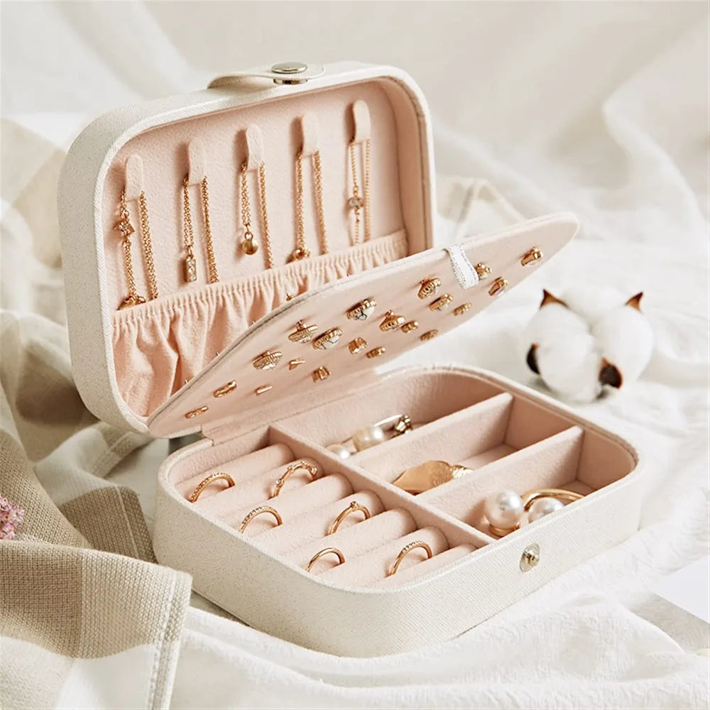 Travel jewelry Organizer,Portable Travel Jewelry Boxes for Women and Girls, Pink Jewelry Organizer Travel Case for Rings Earrings Necklace Bracelets