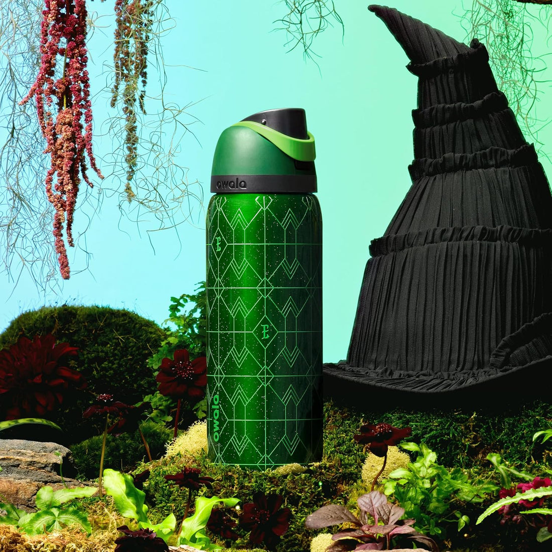 Owala FreeSip® Water Bottle - 32oz | Wicked - Elphaba